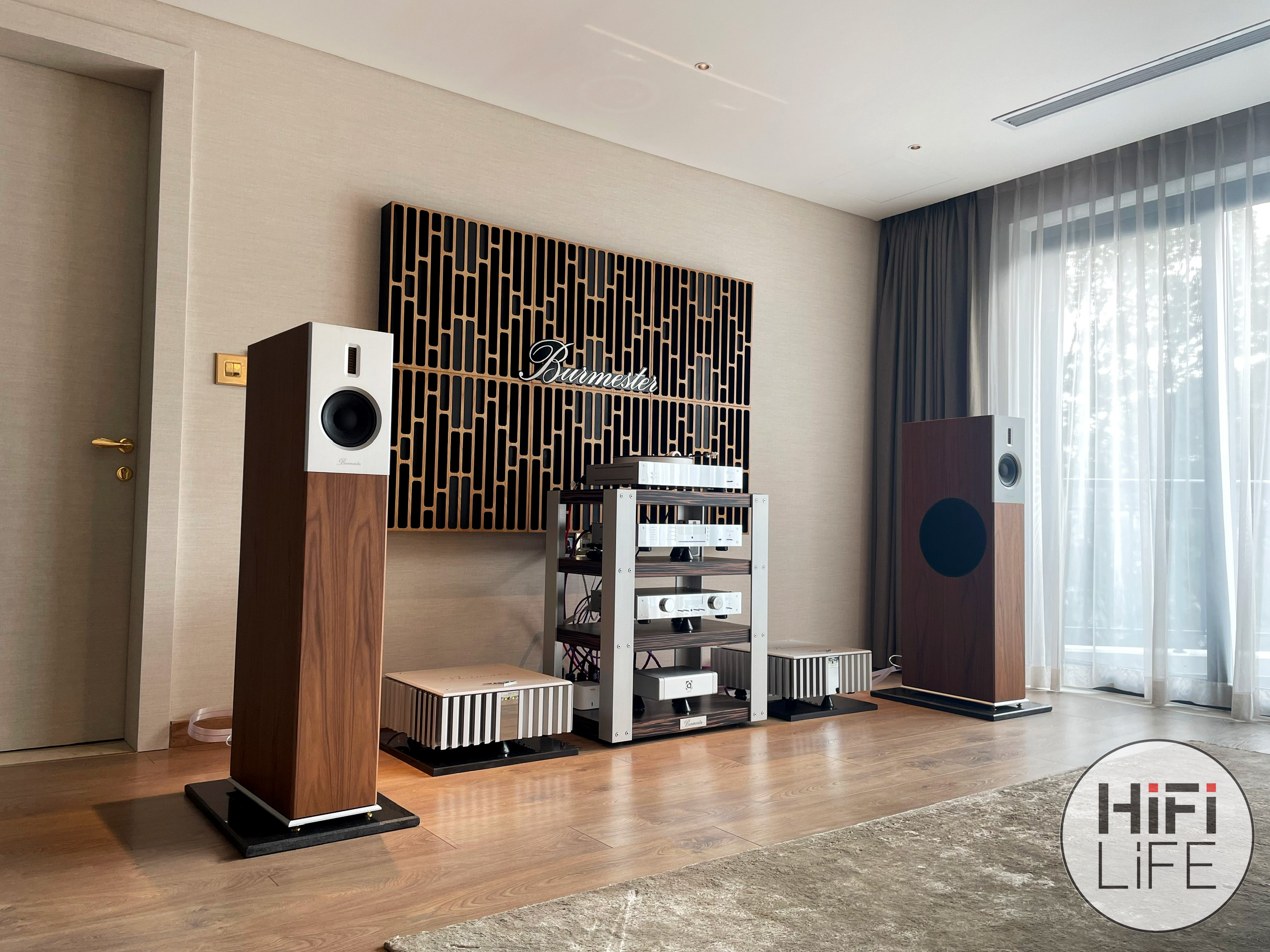 Khám Phá Thế Giới Âm Nhạc Tinh Tế: Bộ Dàn Full Burmester Cho Người Đam Mê